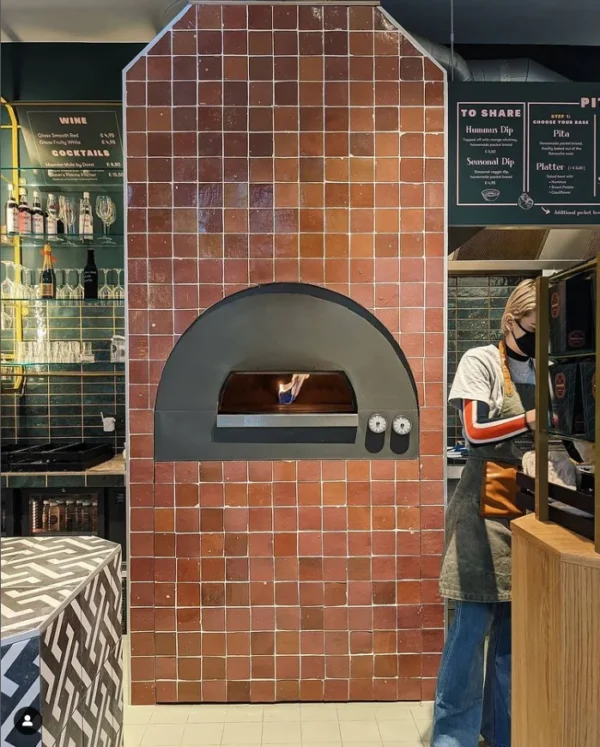 Ristorante in Belgio con forno a gas Joy 90 TW per pizza